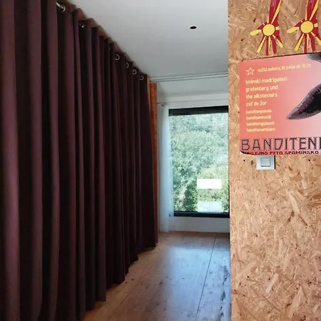 Hisa Gusta מוסט נה סוסי